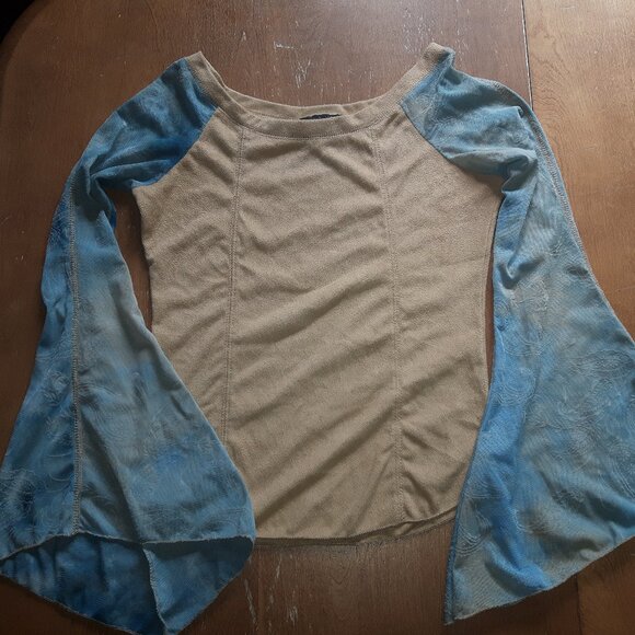 Y2K Top with sheer flared sleeves - Picture 2 of 10